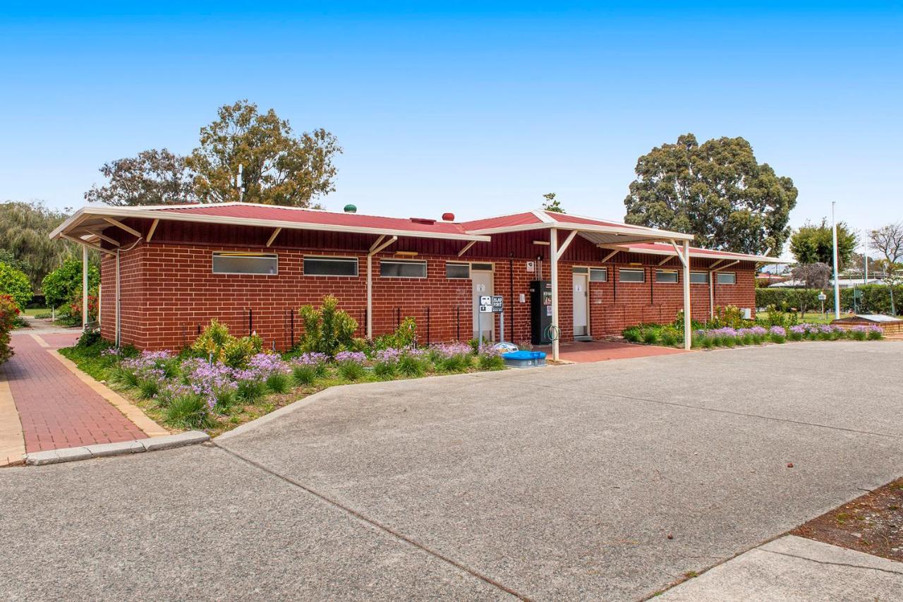 Banksia Tourist Park Hotel Perth Exterior photo