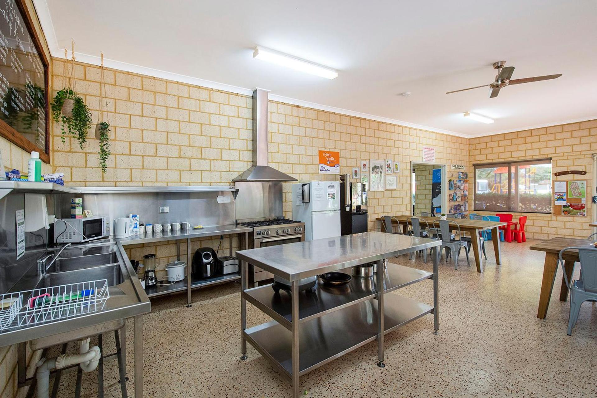 Banksia Tourist Park Hotel Perth Exterior photo