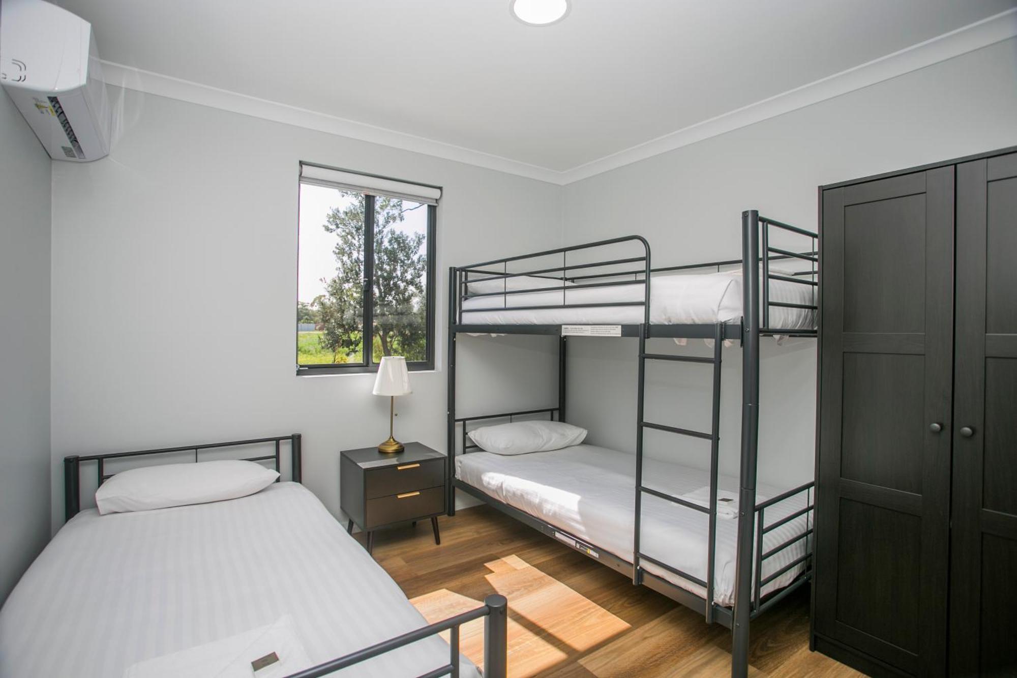 Banksia Tourist Park Hotel Perth Exterior photo