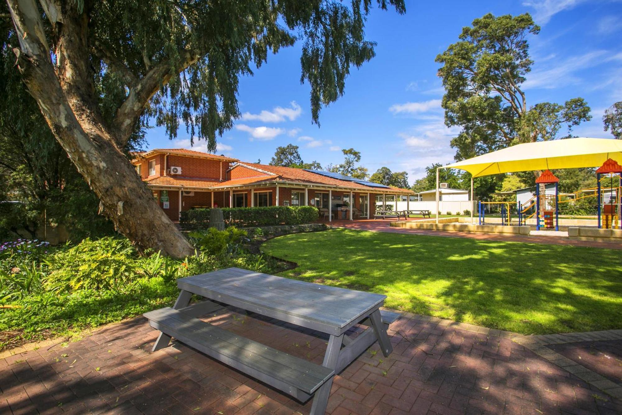 Banksia Tourist Park Hotel Perth Exterior photo